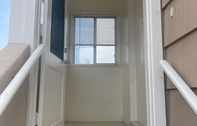 Pacific Beach / Large 1-Bedroom! Private Patio, Hardwood Floors, Parking & Pet Friendly!