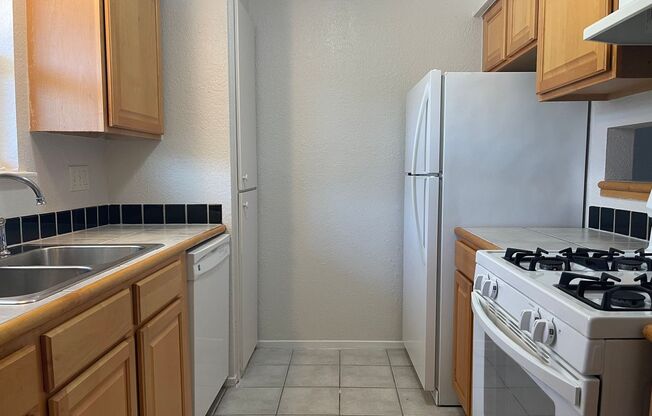 2 beds, 1 bath, 992 sqft, $1,414, Unit ABB-1-218