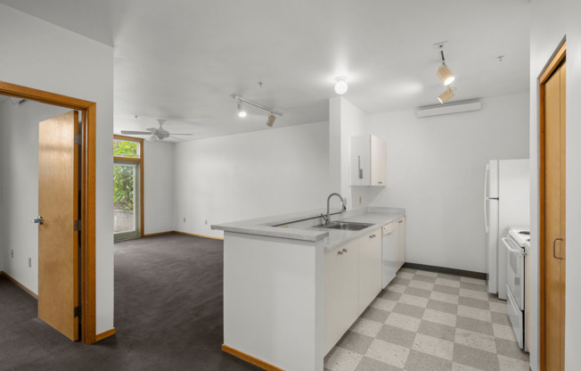 1 bed, 1 bath, 637 sqft, $1,495