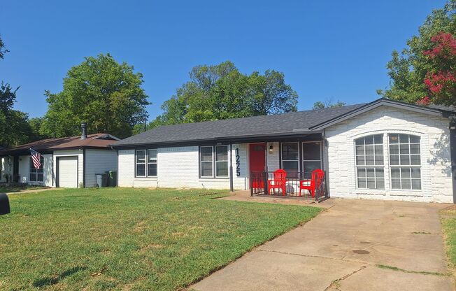 Spacious Home with a Huge Backyard & Modern Finishes
