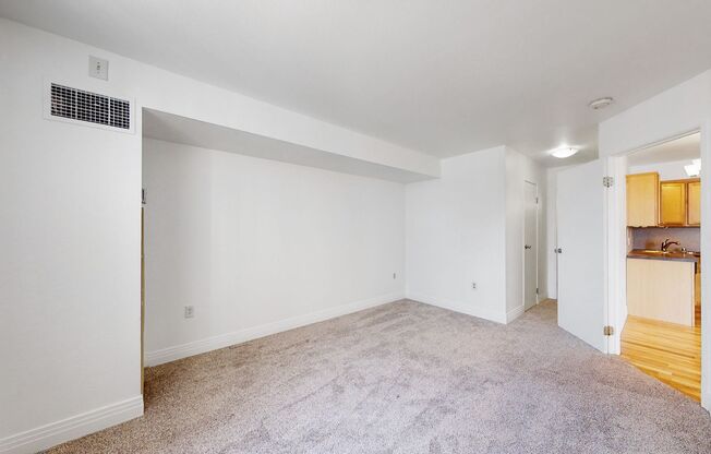 2 beds, 2 baths, 873 sqft, $1,810, Unit 601 W 11th Ave