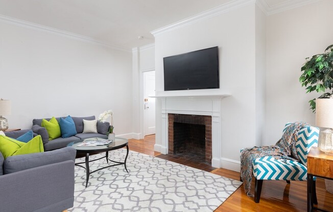 2 beds, 1 bath, 758 sqft, $3,200, Unit 43