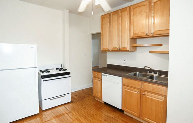 2 beds, 1 bath, 725 sqft, $2,795, Unit 859-3N
