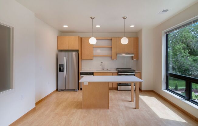 2 beds, 1 bath, 773 sqft, $1,310, Unit A223