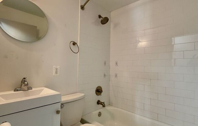 1 bed, 1 bath, $795, Unit 6C