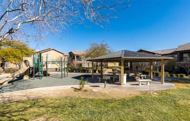 3 beds, 2 baths, $1,590, Unit # 2142