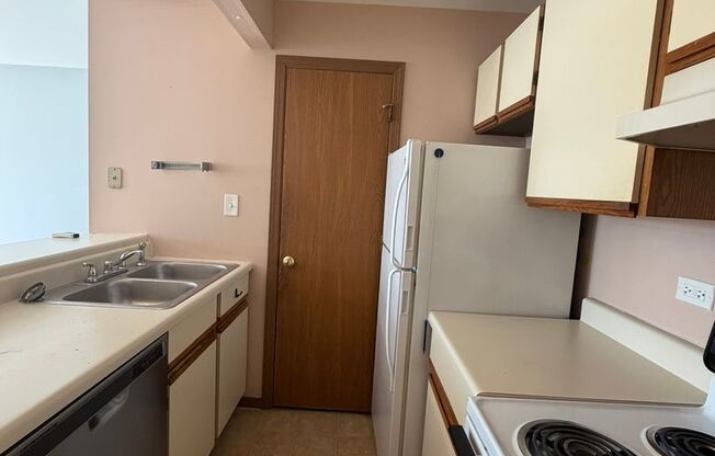 4312 W Shamrock Lane, Apt 2D, Mchenry, IL 60050
