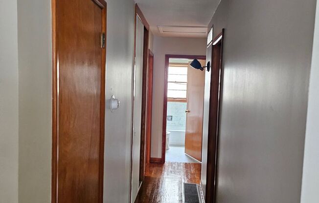 3 beds, 1.5 baths, $1,000