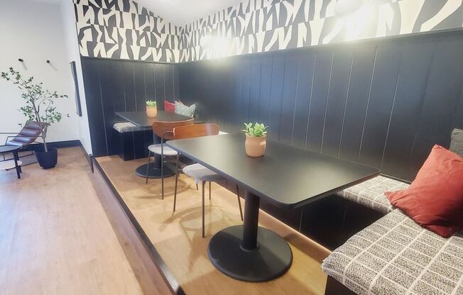 2 beds, 1 bath, 956 sqft, $1,300, Unit 3917-1C