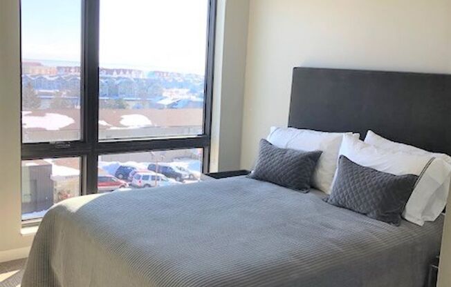 2 beds, 2 baths, 990 sqft, $2,125, Unit 422