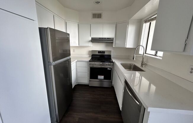 Spacious 2BD/2BA Spanish Style Townhome in Ocotillo Villas | Updated | No Carpet!