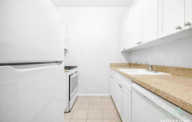 Studio, 1 bath, $3,400, Unit 14J