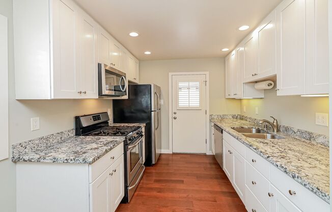 Charming 3BR Home with Spacious Yard in Serra Highlands