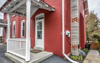 2 beds, 1 bath, $1,295