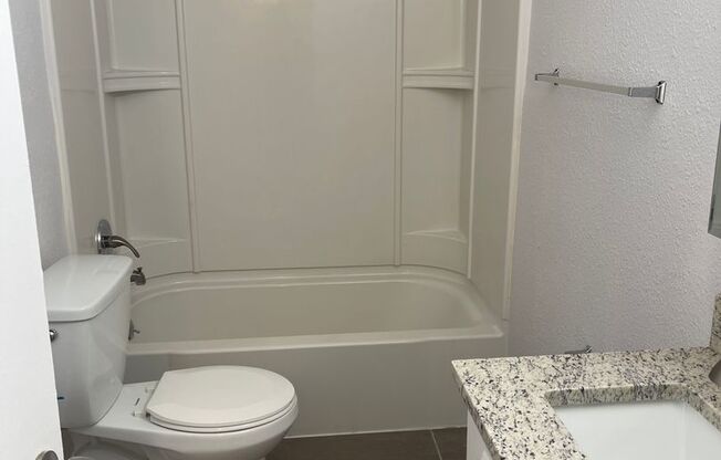 2 beds, 1.5 baths, 808 sqft, $845, Unit 3005-3