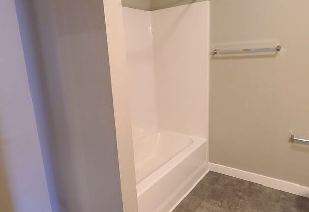 3 beds, 2 baths, $1,750, Unit 239