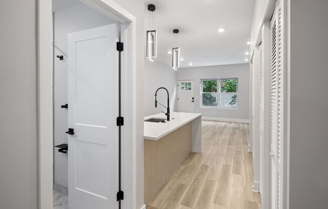 Studio, 1 bath, $1,195, Unit 3924-02