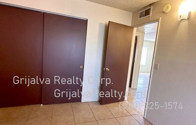 2 beds, 1 bath, 800 sqft, $950, Unit 3529 - J