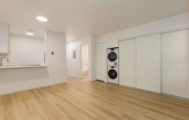 Studio, 1 bath, 450 sqft, $1,388, Unit 210