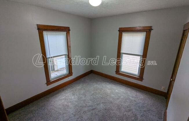 3 beds, 1 bath, $1,095