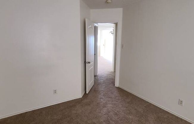 3 beds, 2 baths, $1,300