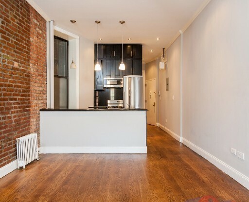 2 beds, 1 bath, $5,395, Unit 1D