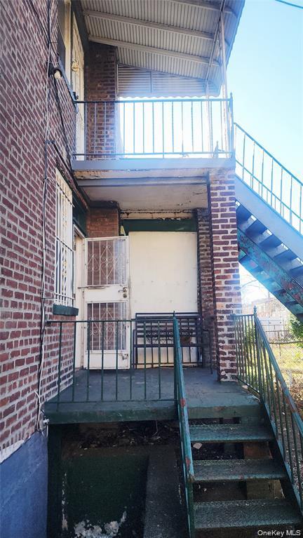 2 beds, 1 bath, 2,332 sqft, $3,000
