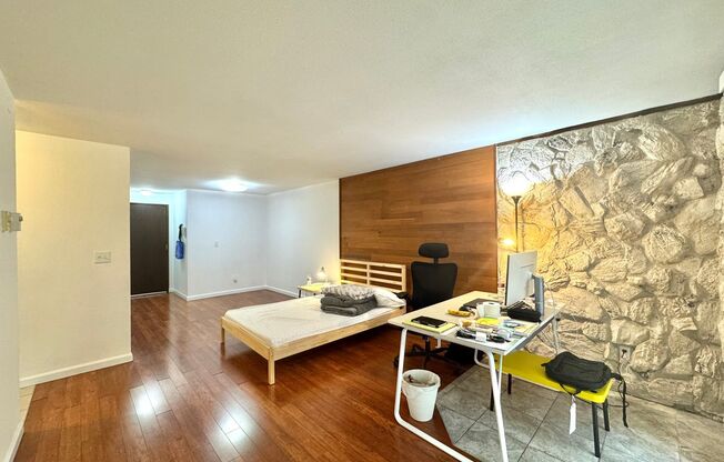 Beautiful Ground-Floor Condo Near Microsoft