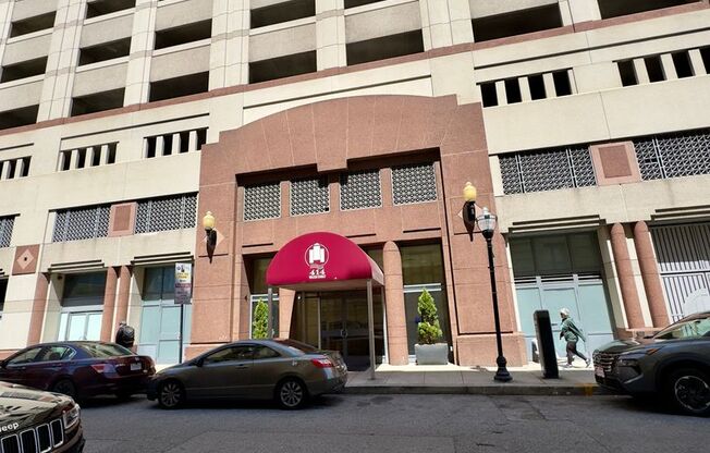 Charming 1 Bedroom/1 Bathroom Apartment Unit with In-Unit Laundry in Downtown Baltimore, MD!