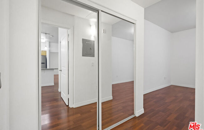 2 beds, 2 baths, 1,042 sqft, $3,100, Unit 115