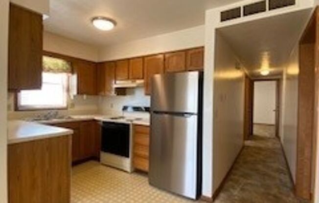 2 beds, 1 bath, $895, Unit APT. 3