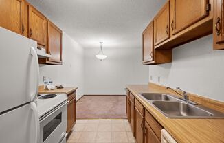 2 beds, 1 bath, 1,000 sqft, $1,325, Unit 860-304