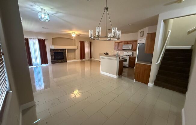 3bed,2.5 bath townhouse with 2 car garage