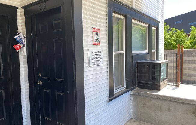 One Bed, One Bath Apartment Located Downtown