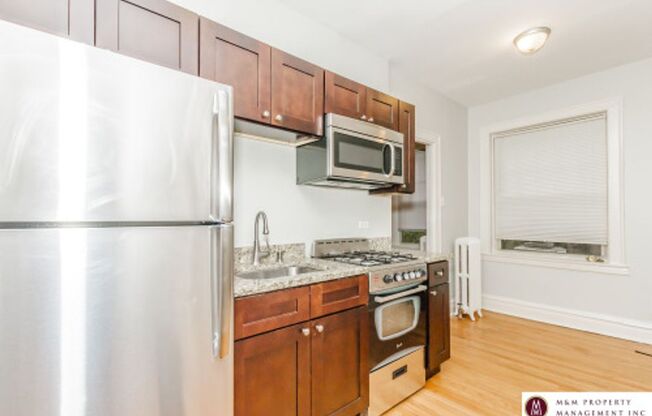 Studio, 1 bath, $1,095, Unit 1006 1/2 16