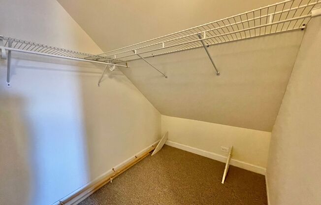 2 beds, 1 bath, 1,200 sqft, $1,800, Unit Unit 3R