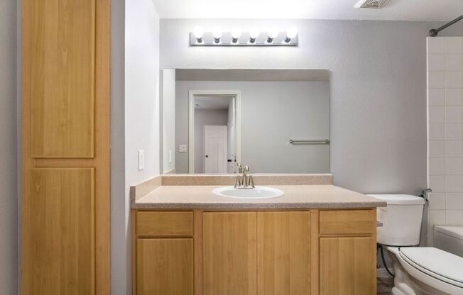 2 beds, 2 baths, $1,350, Unit UNIT 2099