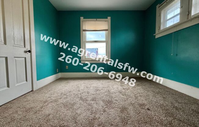 3 beds, 1 bath, 900 sqft, $925, Unit 922 Warren St