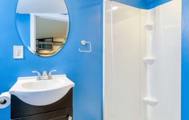 Modern & Spacious Studio – Stylish Upgrades, A/C, and Minutes from Freeway & Clackamas CC!