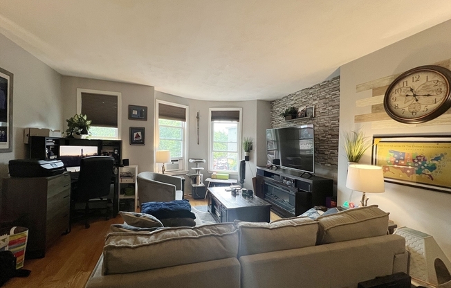 1 bed, 1 bath, 644 sqft, $1,900, Unit 3