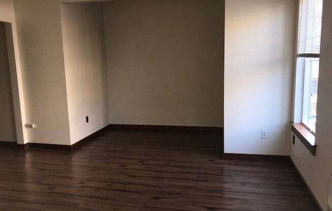 Studio, 1 bath, 359 sqft, $1,325, Unit 301
