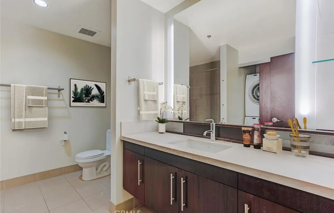 1 bed, 1 bath, 860 sqft, $3,000