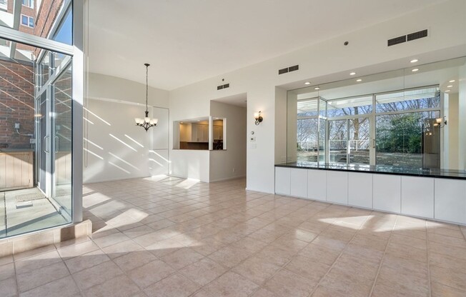 975 MEMORIAL DR