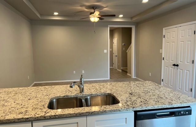 4122 SWANS LNDG