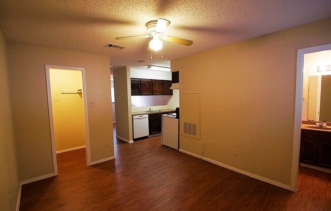 Awesome open Studio Apartments Close to Downtown