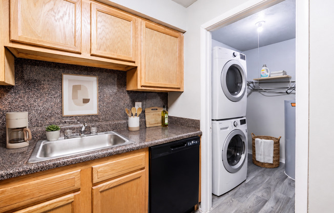 3 beds, 2 baths, 1,017 sqft, $1,395, Unit J129