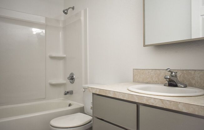 2 beds, 1 bath, 750 sqft, $1,275, Unit 231-12