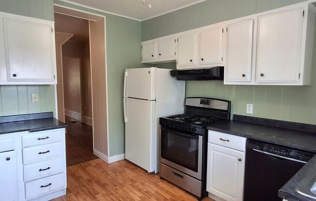 2 beds, 1 bath, $1,450