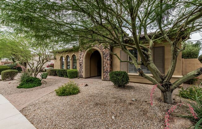 Golf course home in Estrella Mountain Ranch! Unbelievable amenities included!