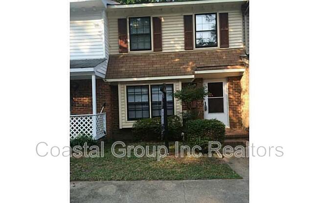 921 WILDWOOD SQ CT